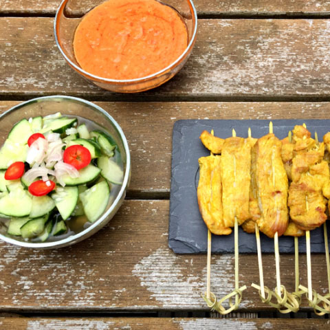 Brochettes de Porc Saté, Sauce Cacahuète & Achards de Concombre